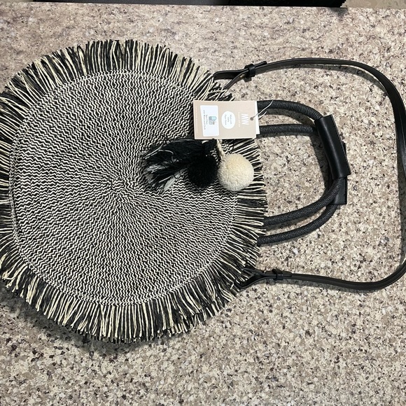 NWT straw crossbody bag. - Picture 5 of 5